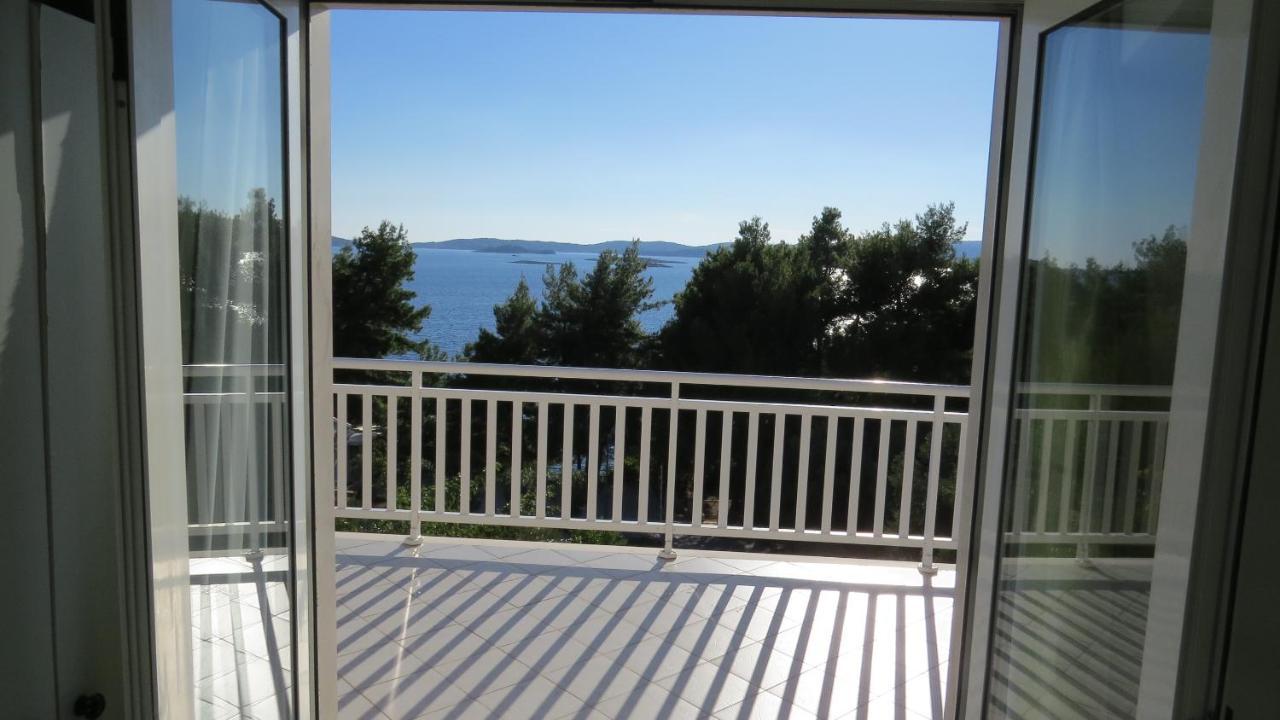 Beachfront Vala With A Swimming Pool Apartment *