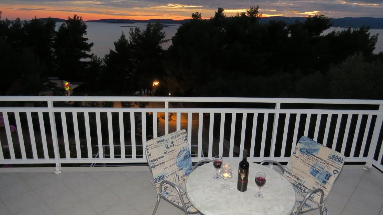 Beachfront Vala With A Swimming Pool Apartment