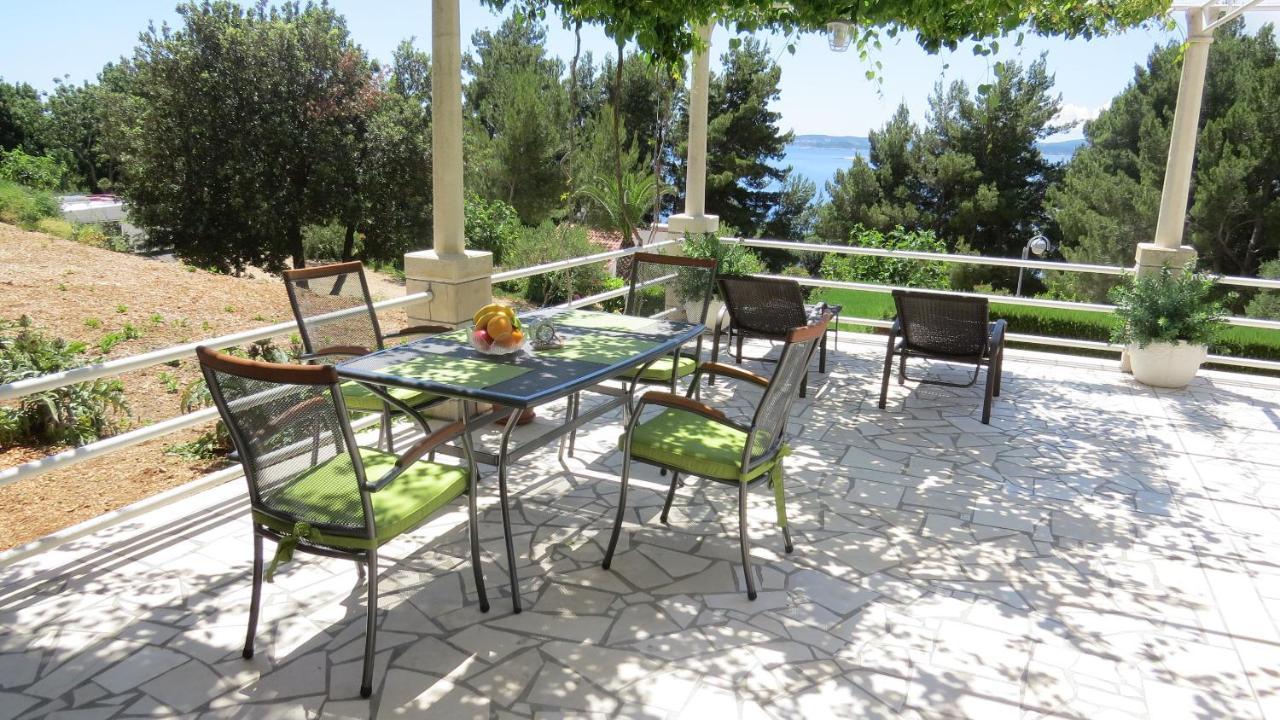 Apartment Beachfront Vala With A Swimming Pool *