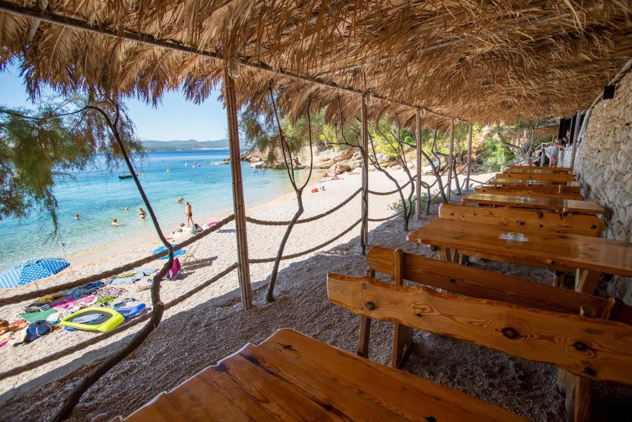 Beachfront Vala With A Swimming Pool