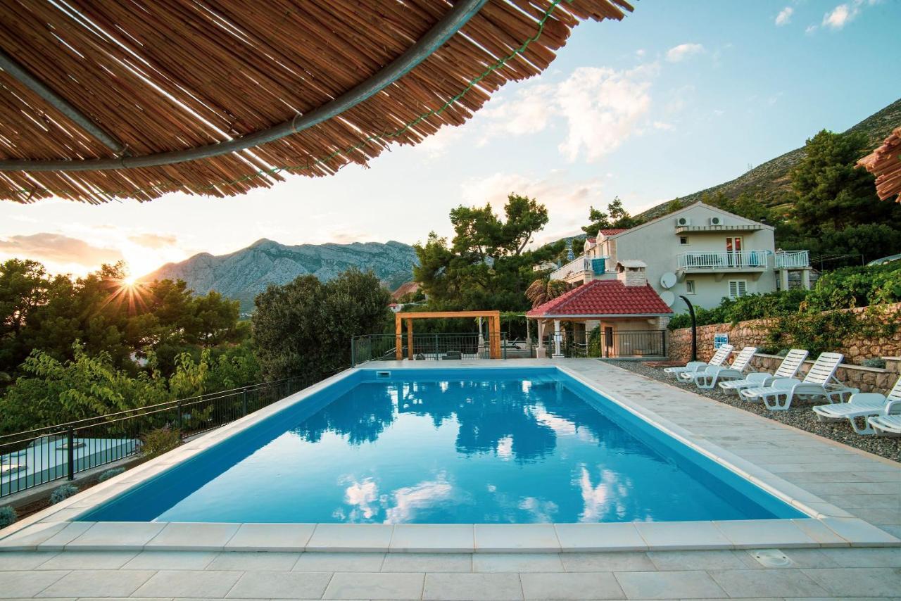 Beachfront Vala With A Swimming Pool Apartment