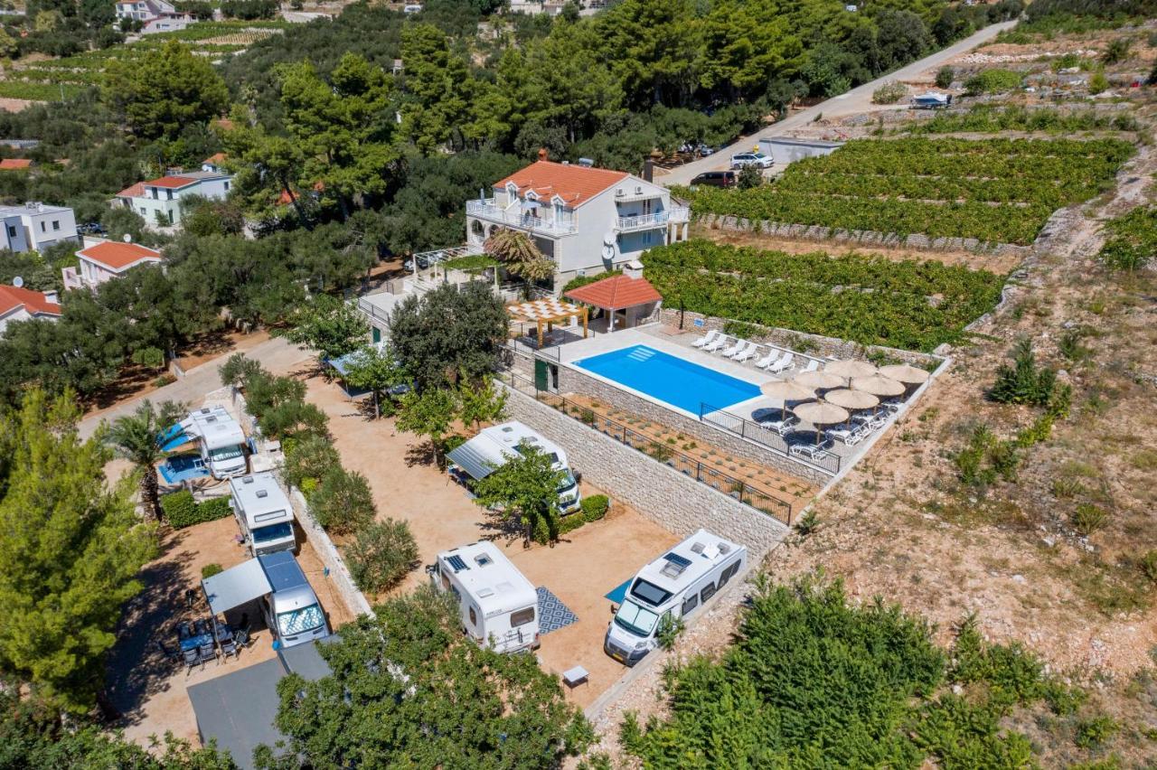 Beachfront Vala With A Swimming Pool Apartment *