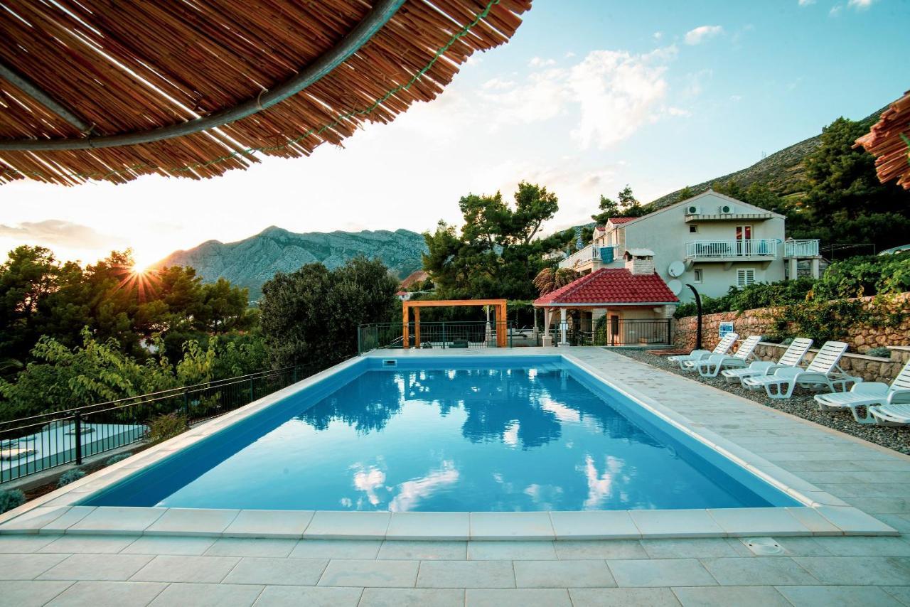 Beachfront Vala With A Swimming Pool * Orebic