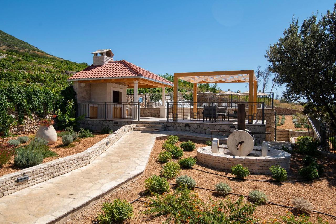 Beachfront Vala With A Swimming Pool * Orebic